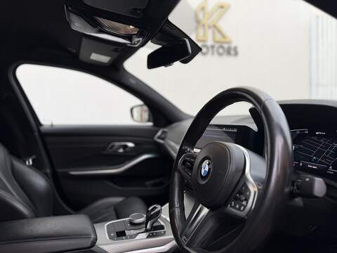 BMW 3 Series 2.0 330e 12kWh M Sport Saloon 4dr Petrol Plug-in Hybrid Auto Euro 6 (s/s) (292 ps) - U454