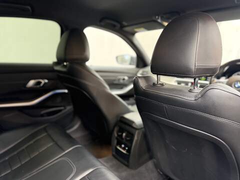 BMW 3 Series 2.0 330e 12kWh M Sport Saloon 4dr Petrol Plug-in Hybrid Auto Euro 6 (s/s) (292 ps) - U454