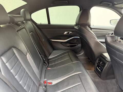 BMW 3 Series 2.0 330e 12kWh M Sport Saloon 4dr Petrol Plug-in Hybrid Auto Euro 6 (s/s) (292 ps) - U454