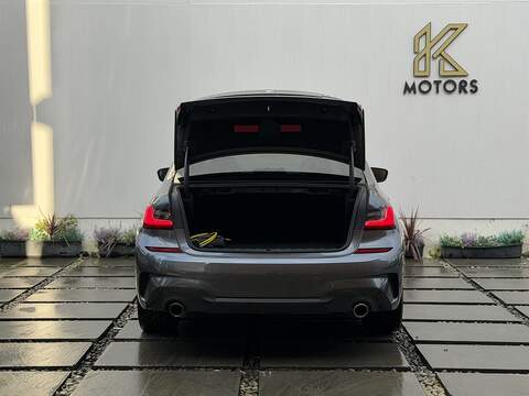 BMW 3 Series 2.0 330e 12kWh M Sport Saloon 4dr Petrol Plug-in Hybrid Auto Euro 6 (s/s) (292 ps) - U454