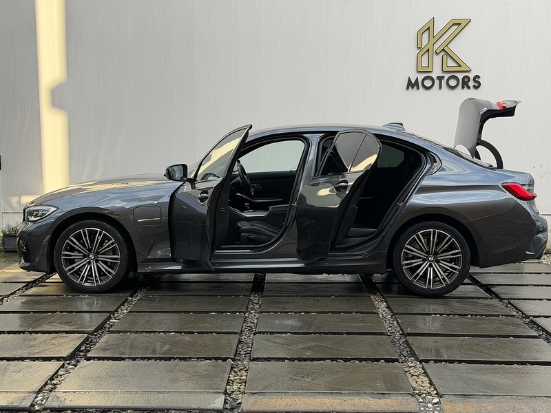 BMW 3 Series 2.0 330e 12kWh M Sport Saloon 4dr Petrol Plug-in Hybrid Auto Euro 6 (s/s) (292 ps) - U454