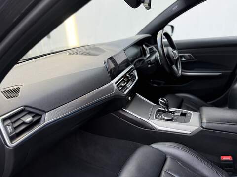 BMW 3 Series 2.0 330e 12kWh M Sport Saloon 4dr Petrol Plug-in Hybrid Auto Euro 6 (s/s) (292 ps) - U454