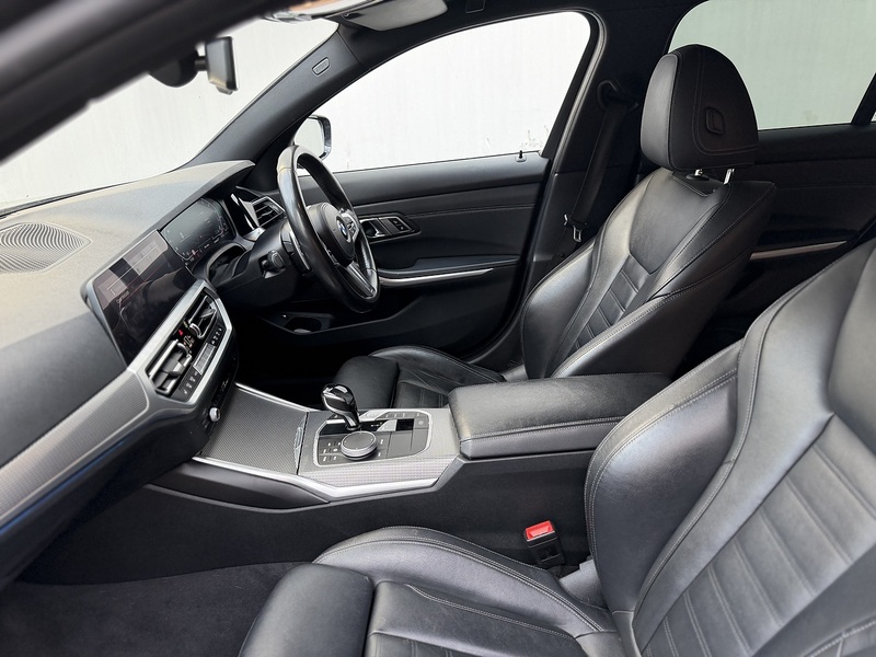 BMW 3 Series 2.0 330e 12kWh M Sport Saloon 4dr Petrol Plug-in Hybrid Auto Euro 6 (s/s) (292 ps) - U454