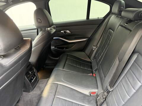 BMW 3 Series 2.0 330e 12kWh M Sport Saloon 4dr Petrol Plug-in Hybrid Auto Euro 6 (s/s) (292 ps) - U454