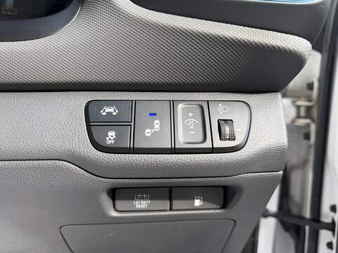 Hyundai IONIQ 1.6 h-GDi GPF Premium SE Hatchback 5dr Petrol Hybrid DCT Euro 6 (s/s) (141 ps) - U465