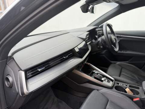 Audi A3 1.5 TFSI 35 S line Sportback 5dr Petrol S Tronic Euro 6 (s/s) (150 ps) - U471