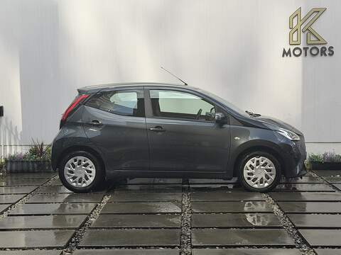 Toyota AYGO 1.0 VVT-i x-play Hatchback 5dr Petrol Manual Euro 6 (71 ps) - U474