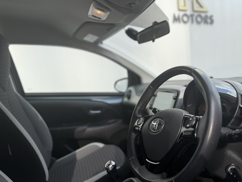 Toyota AYGO 1.0 VVT-i x-play Hatchback 5dr Petrol Manual Euro 6 (71 ps) - U474