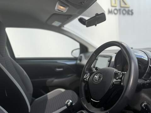 Toyota AYGO 1.0 VVT-i x-play Hatchback 5dr Petrol Manual Euro 6 (71 ps) - U474