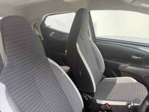 Toyota AYGO 1.0 VVT-i x-play Hatchback 5dr Petrol Manual Euro 6 (71 ps) - U474