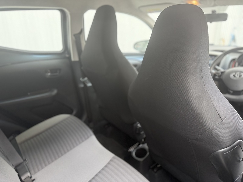 Toyota AYGO 1.0 VVT-i x-play Hatchback 5dr Petrol Manual Euro 6 (71 ps) - U474