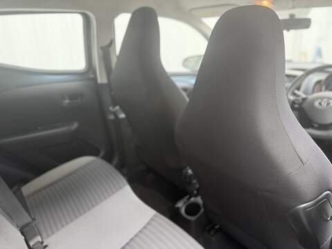 Toyota AYGO 1.0 VVT-i x-play Hatchback 5dr Petrol Manual Euro 6 (71 ps) - U474