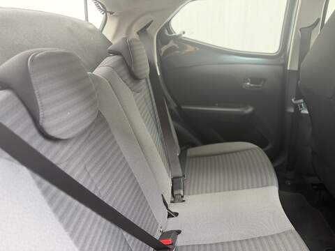 Toyota AYGO 1.0 VVT-i x-play Hatchback 5dr Petrol Manual Euro 6 (71 ps) - U474