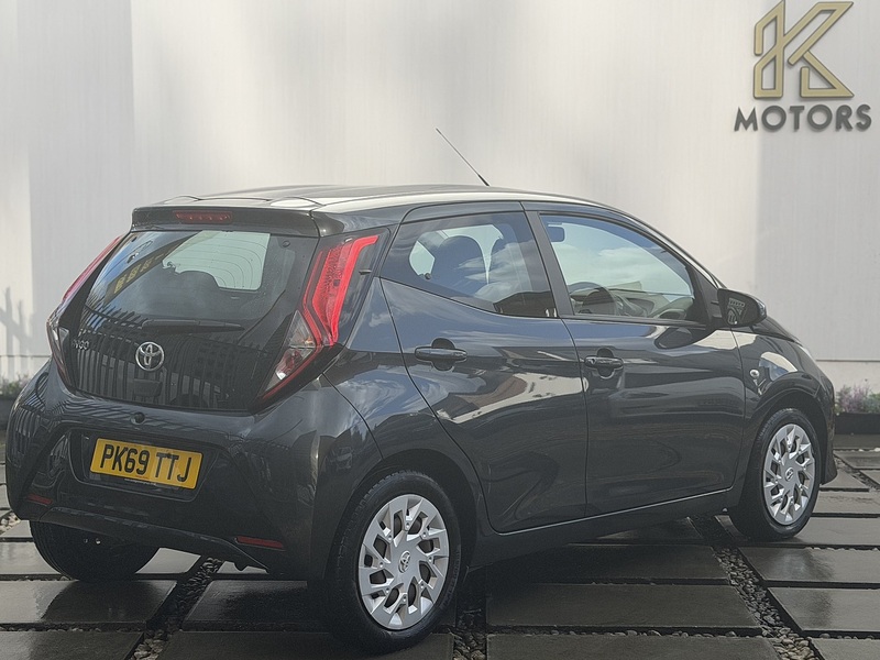 Toyota AYGO 1.0 VVT-i x-play Hatchback 5dr Petrol Manual Euro 6 (71 ps) - U474
