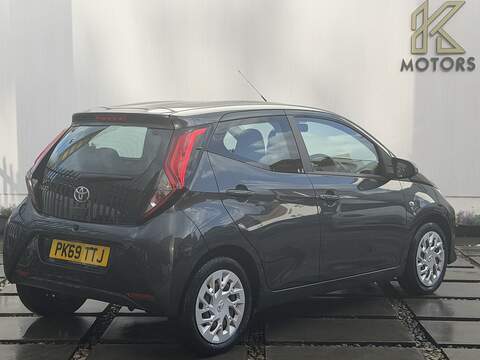 Toyota AYGO 1.0 VVT-i x-play Hatchback 5dr Petrol Manual Euro 6 (71 ps) - U474