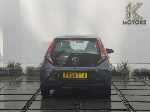 Toyota AYGO 1.0 VVT-i x-play Hatchback 5dr Petrol Manual Euro 6 (71 ps) - U474