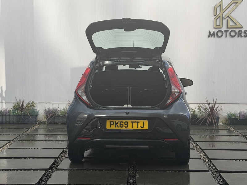 Toyota AYGO 1.0 VVT-i x-play Hatchback 5dr Petrol Manual Euro 6 (71 ps) - U474