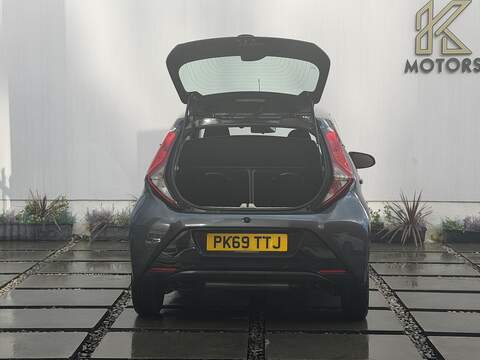Toyota AYGO 1.0 VVT-i x-play Hatchback 5dr Petrol Manual Euro 6 (71 ps) - U474
