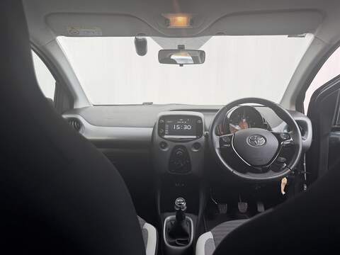 Toyota AYGO 1.0 VVT-i x-play Hatchback 5dr Petrol Manual Euro 6 (71 ps) - U474