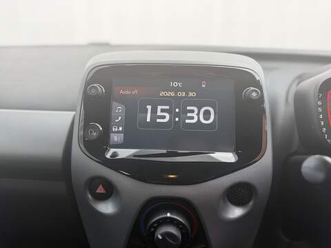 Toyota AYGO 1.0 VVT-i x-play Hatchback 5dr Petrol Manual Euro 6 (71 ps) - U474