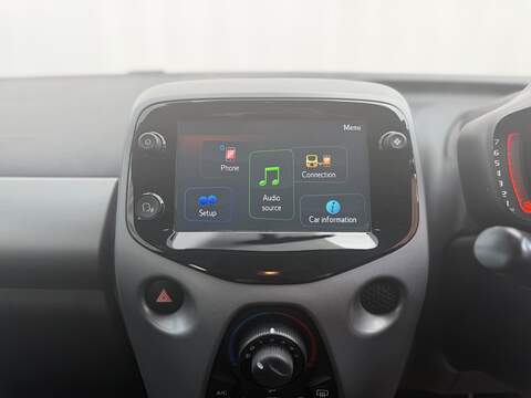 Toyota AYGO 1.0 VVT-i x-play Hatchback 5dr Petrol Manual Euro 6 (71 ps) - U474