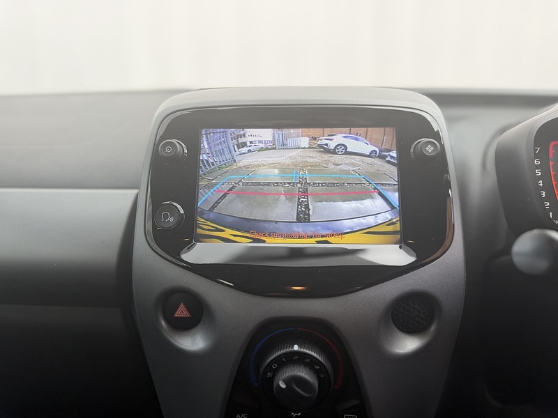 Toyota AYGO 1.0 VVT-i x-play Hatchback 5dr Petrol Manual Euro 6 (71 ps) - U474