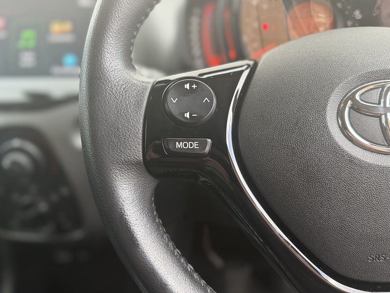 Toyota AYGO 1.0 VVT-i x-play Hatchback 5dr Petrol Manual Euro 6 (71 ps) - U474