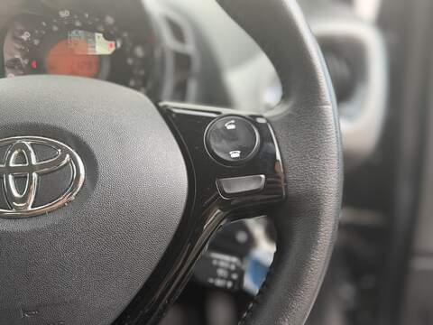 Toyota AYGO 1.0 VVT-i x-play Hatchback 5dr Petrol Manual Euro 6 (71 ps) - U474