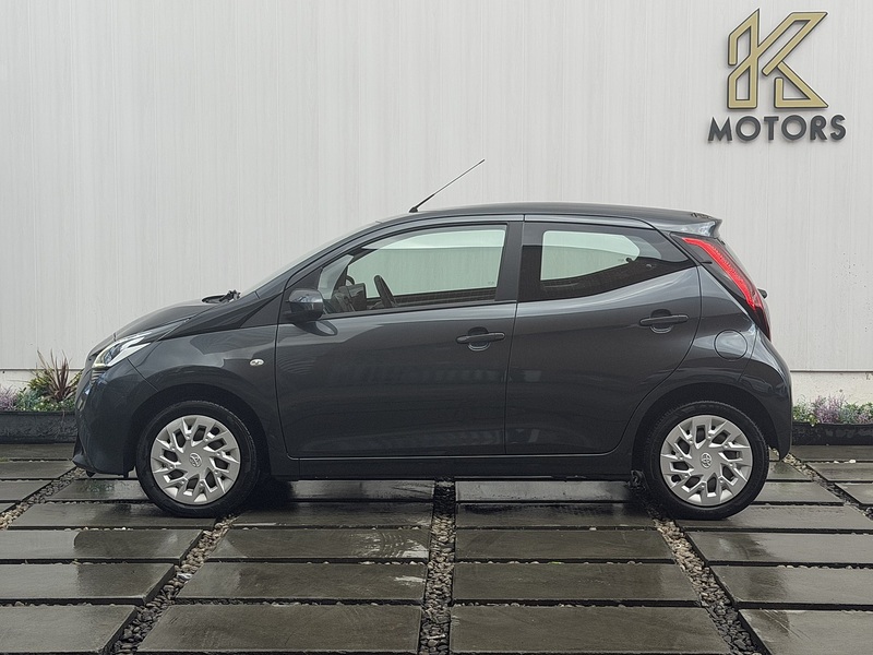 Toyota AYGO 1.0 VVT-i x-play Hatchback 5dr Petrol Manual Euro 6 (71 ps) - U474