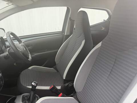 Toyota AYGO 1.0 VVT-i x-play Hatchback 5dr Petrol Manual Euro 6 (71 ps) - U474