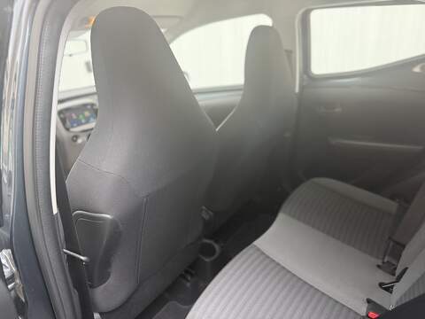 Toyota AYGO 1.0 VVT-i x-play Hatchback 5dr Petrol Manual Euro 6 (71 ps) - U474