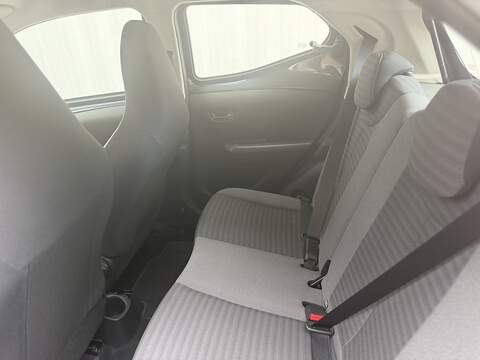 Toyota AYGO 1.0 VVT-i x-play Hatchback 5dr Petrol Manual Euro 6 (71 ps) - U474