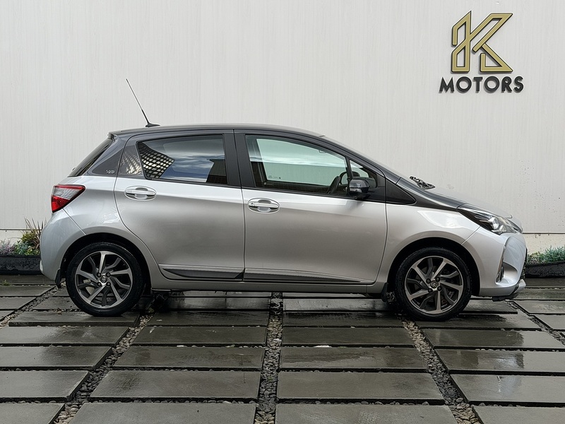 Toyota Yaris 1.5 VVT-i Y20 Bi-tone Hatchback 5dr Petrol Manual Euro 6 (111 ps) - U485