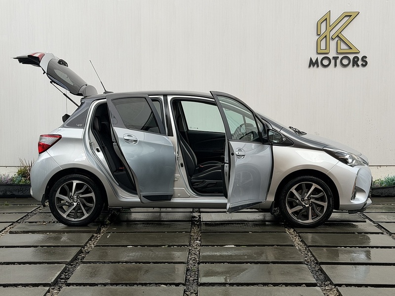 Toyota Yaris 1.5 VVT-i Y20 Bi-tone Hatchback 5dr Petrol Manual Euro 6 (111 ps) - U485