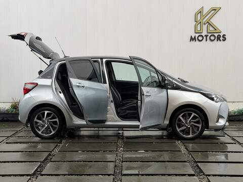 Toyota Yaris 1.5 VVT-i Y20 Bi-tone Hatchback 5dr Petrol Manual Euro 6 (111 ps) - U485