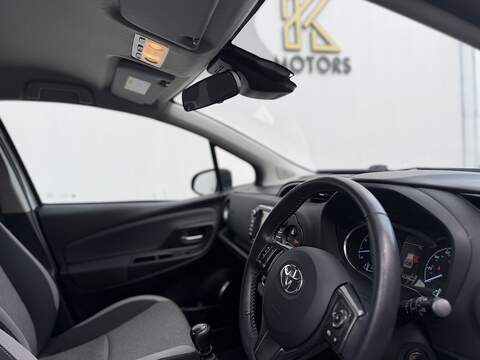 Toyota Yaris 1.5 VVT-i Y20 Bi-tone Hatchback 5dr Petrol Manual Euro 6 (111 ps) - U485