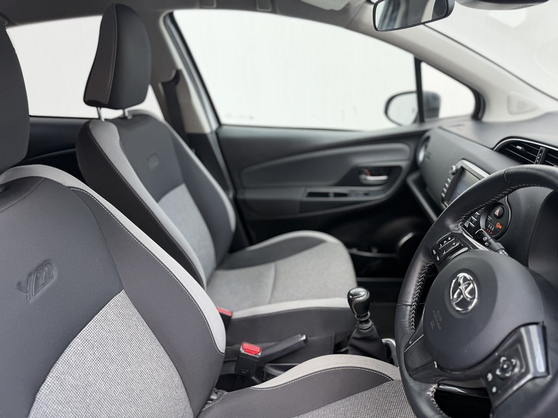 Toyota Yaris 1.5 VVT-i Y20 Bi-tone Hatchback 5dr Petrol Manual Euro 6 (111 ps) - U485
