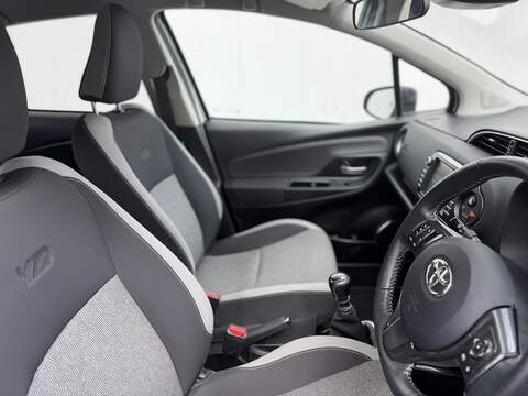 Toyota Yaris 1.5 VVT-i Y20 Bi-tone Hatchback 5dr Petrol Manual Euro 6 (111 ps) - U485