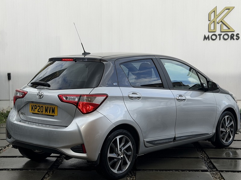 Toyota Yaris 1.5 VVT-i Y20 Bi-tone Hatchback 5dr Petrol Manual Euro 6 (111 ps) - U485