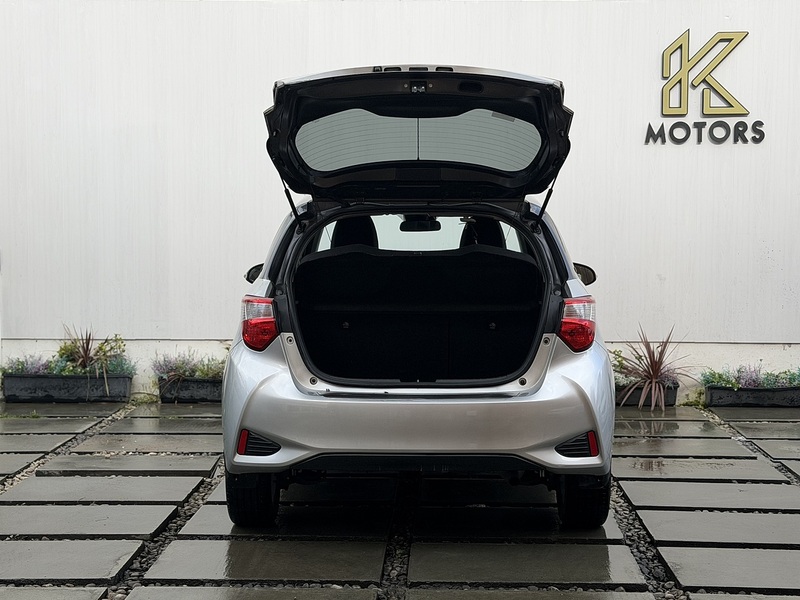 Toyota Yaris 1.5 VVT-i Y20 Bi-tone Hatchback 5dr Petrol Manual Euro 6 (111 ps) - U485