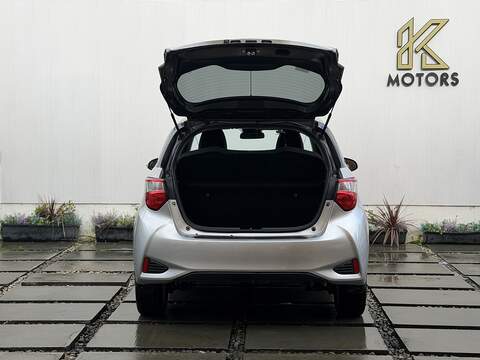Toyota Yaris 1.5 VVT-i Y20 Bi-tone Hatchback 5dr Petrol Manual Euro 6 (111 ps) - U485