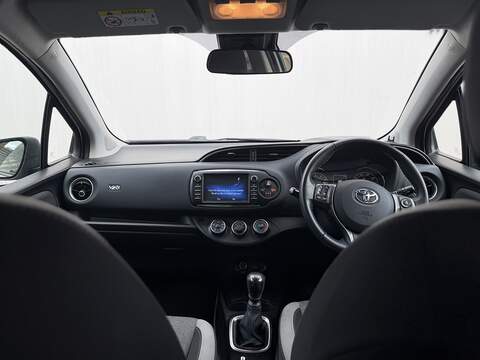 Toyota Yaris 1.5 VVT-i Y20 Bi-tone Hatchback 5dr Petrol Manual Euro 6 (111 ps) - U485