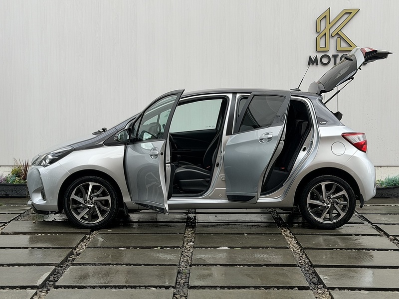Toyota Yaris 1.5 VVT-i Y20 Bi-tone Hatchback 5dr Petrol Manual Euro 6 (111 ps) - U485