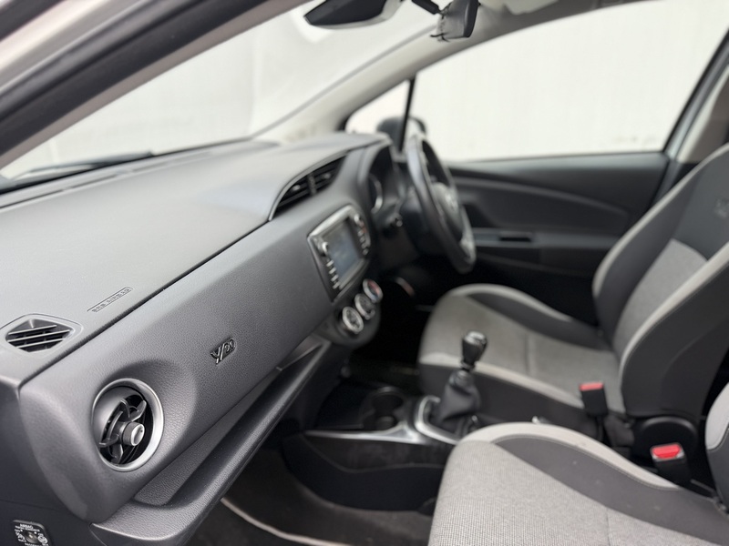 Toyota Yaris 1.5 VVT-i Y20 Bi-tone Hatchback 5dr Petrol Manual Euro 6 (111 ps) - U485