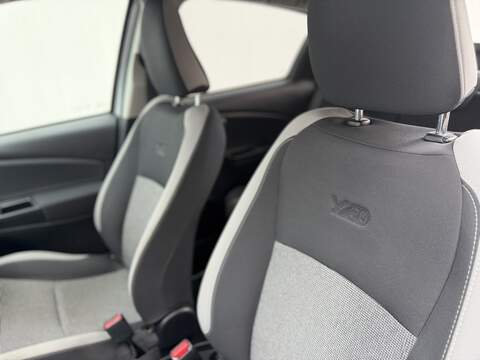 Toyota Yaris 1.5 VVT-i Y20 Bi-tone Hatchback 5dr Petrol Manual Euro 6 (111 ps) - U485