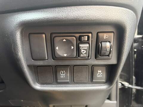 Nissan Juke 1.6 N-Connecta SUV 5dr Petrol XTRON Euro 6 (117 ps) - U509