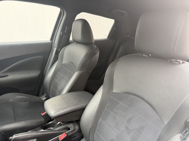 Nissan Juke 1.6 N-Connecta SUV 5dr Petrol XTRON Euro 6 (117 ps) - U509