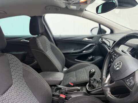 Vauxhall Astra i Turbo SRi - U512