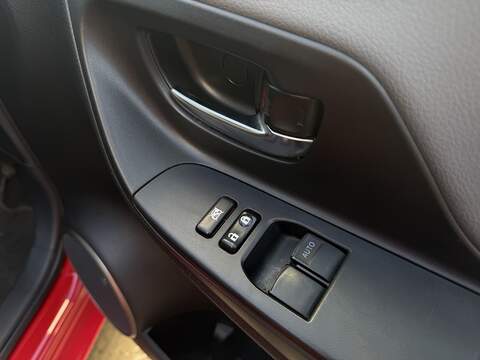 Toyota Yaris 1.33 Dual VVT-i Icon Hatchback 5dr Petrol Manual Euro 5 Euro 5 (99 ps) - U517