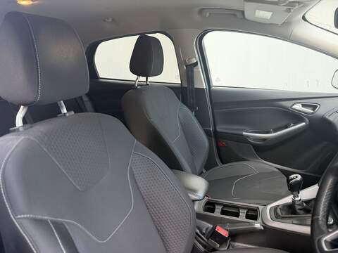 Ford Focus 1.0T EcoBoost Zetec Edition Hatchback 5dr Petrol Manual Euro 6 (s/s) (125 ps) - U535